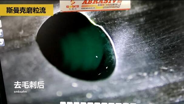 液壓內(nèi)嚙合齒輪側(cè)壁上的小孔去毛刺，磨粒流比人工快幾十倍